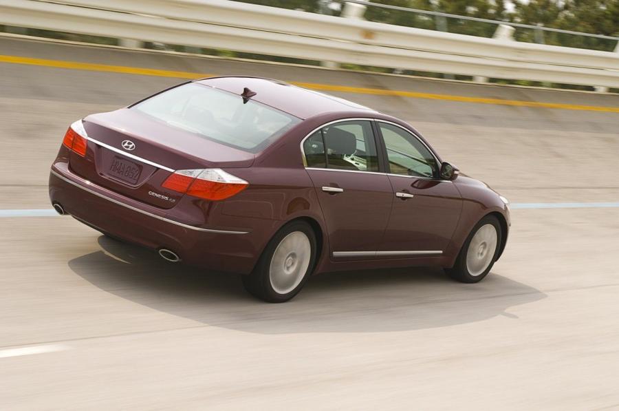  Hyundai Genesis 4.6L V8 2009 года  (фото 8 из 21)